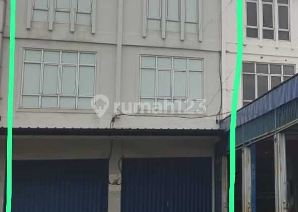 For Rent: Attached Shophouse in a Busy Location by the Side of Jatiuwung Main Road