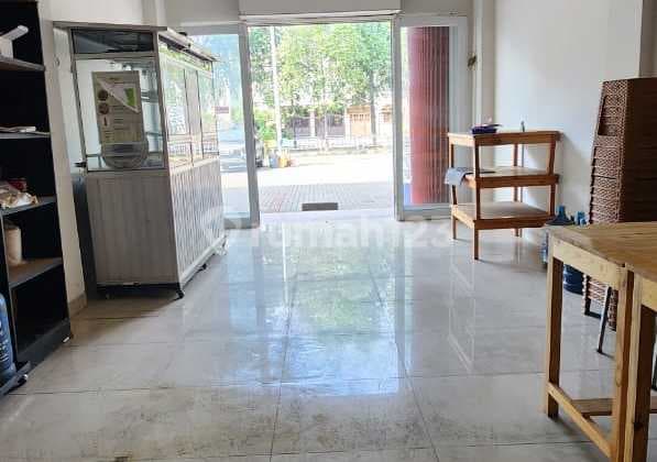 Ready to Occupy Azores 2½-Storey Shophouse in Banjar Wijaya, Tangerang