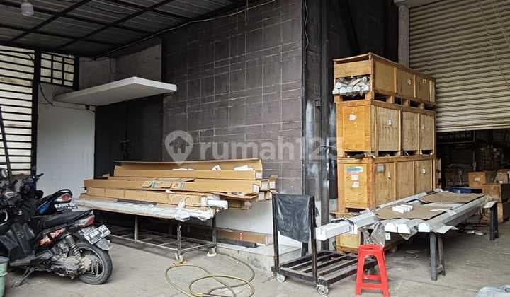 Gudang Siap Pakai di Komplek Pergudangan Manis, Bitung