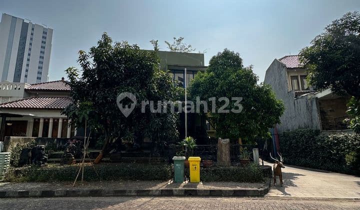 Rumah Mewah Dalam Kompleks Lokasi Premium Dan Strategis