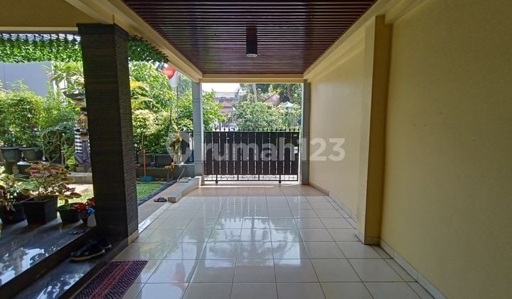 Disewakan Rumah Cantik 2 Lantai , Fully Furnished, Type 4+1 Bed Room View Taman Dalam Cluster Villa Galaxy, Bekasi Selatan