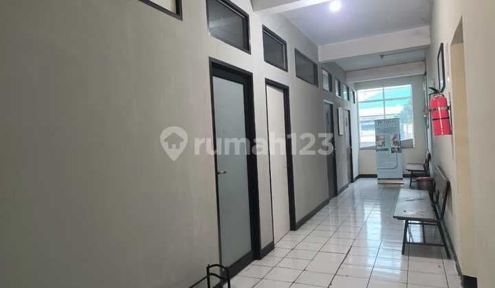 Disewakan Ruko Ex Klinik, Luas Bangunan 468 M², 3 Lantai di Pusat Komersial Area Margahayu, Bekasi Timur