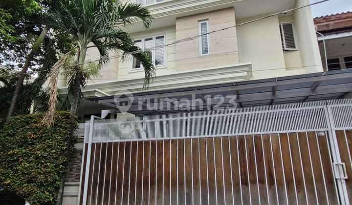 Rumah Pondok Indah 3Lt 6 Kt Luas 227M Jakarta Selatan