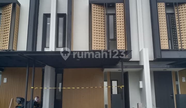 Sewa Rumah Furnish 2Lt 5Kt Cluster Mahakam Jgc Jakarta Timur.