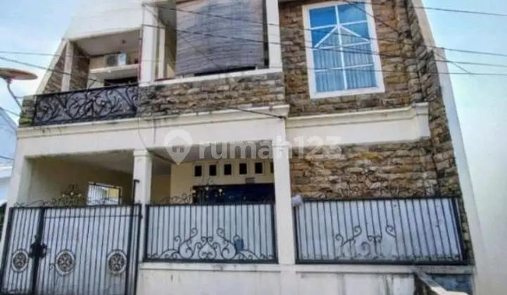Di Jual Rumah Hook 2Lt 4Kt di Cipinang Timur.