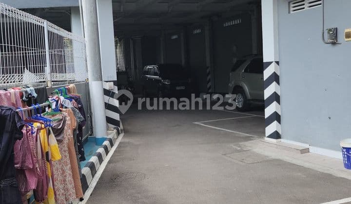 Reposisi Harga Rumah Kos di Jl.sutomo 2 Lantai 90 Terisi