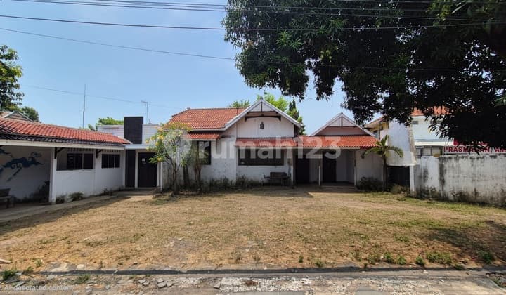 For Rent Vintage House in the Center of Cirebon City, Strategic Location