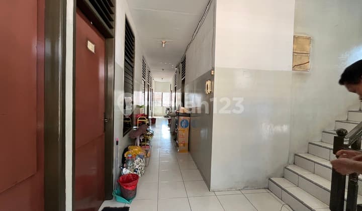 Roi 9% Omset 600 Jt/Tahun Kost 26 Kamar Occupancy 90% Akses Jalan 2 Mobil Lokasi Dekat Area Perbelanjaan, Pusat Bisnis, Super Strategis Akses Mudah di Karang Anyar Jakarta Pusat