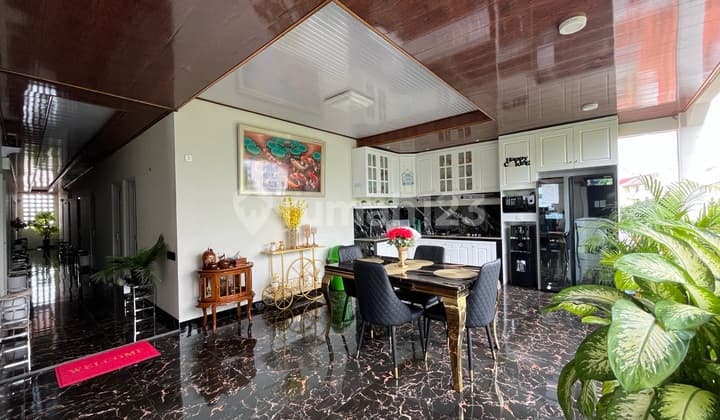 Kawasan Perkantoran Omset 1,8 M/Tahun Kost Eksklusif 51 Kamar Full Terisi Roi 10% 2 Menit ke Jl. Raya Besar di Pusat Kota Jakarta Pusat