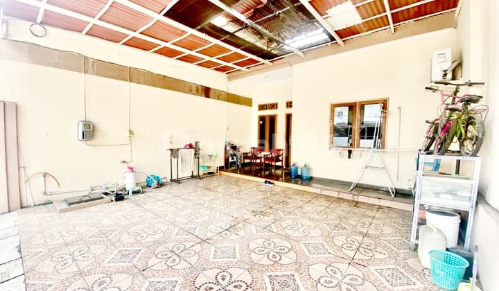 TURUN HARGA Murah Strategis Investasi Tercuan! Rumah + Kost 8 Pintu + Kios Dijual Cepat di Kebon Bawang, Harga Miring