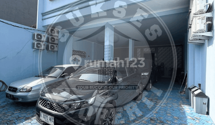 2 Menit St Mangga Besar! Kost Eksklusif 5 Lantai Ada Lift, LT 216 M², Carport 8 Mobil - Aset Premium Pusat Kota