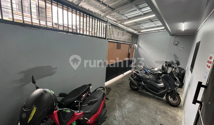 Kost 22 Kamar TURUN HARGA Full Furnished di Tomang Dekat ke Berbagai Kampus, Mall, RS