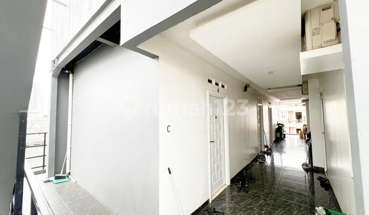 Omset 866 Jt/Thn Kost Eksklusif 34 Kamar Full Facility di Tomang Roi Tinggi 10-11 % di Tomang