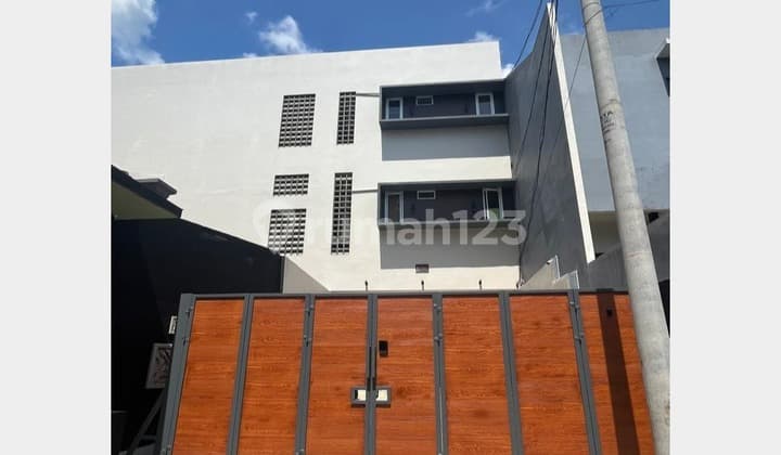 Kost Premium Bsd 32+1 Kamar Full Furnished, Bangunan 3 Lantai Siap Jalan dengan Omset 63 Juta/Bulan, Lokasi Strategis Griya Loka Dekat Pasmod, Tol & Perkantoran Serpong, Ideal untuk Passive Income Konsisten.