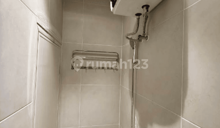 Roi 10% Full Terisi Omset 732 Jt/Tahun, Kost Baru Eksklusif 37 Kamar di Jelambar Hanya 2 Km ke Area Perkantoran, Perbankan, Kampus, Mall, Rumah Sakit, Jln 2 Mobil