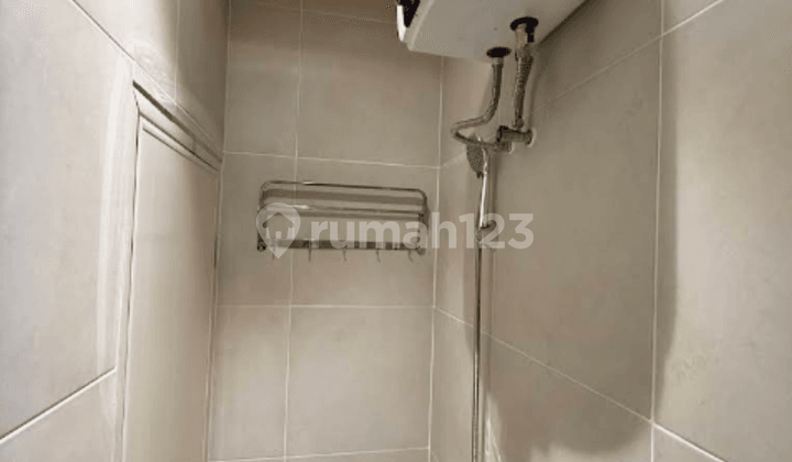 Roi 10% Full Terisi Omset 732 Jt/Tahun, Kost Baru Eksklusif 37 Kamar di Jelambar Hanya 2 Km ke Area Perkantoran, Perbankan, Kampus, Mall, Rumah Sakit, Jln 2 Mobil