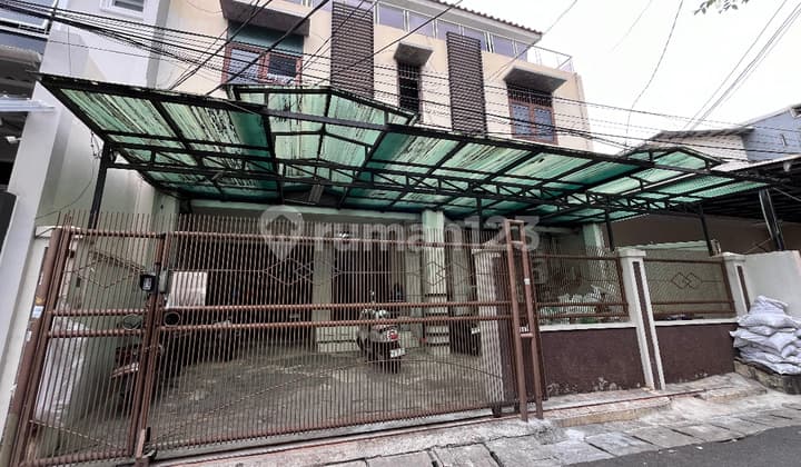 Full Terisi & Demand Sangat Tinggi 5 Menit ke Untar Trisakti, Kost 31 Kamar Semua Km Dalam, Bangunan Lebar + Besar 3½ Lantai, Income Stabil 52,5 Juta/Bulan, Unit Langka di Zona Kampus Paling Padat Jakarta Barat