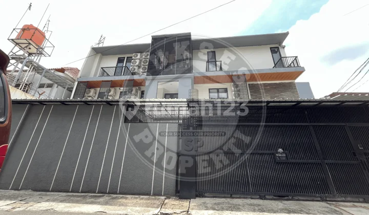 Slashing Price by 2 Billion!! 1 Minute to Trisakti, Fully Occupied Large Exclusive Boarding House with 50 Rooms in Tomang, Rare Unit in the Most Dense Campus Zone of West Jakarta