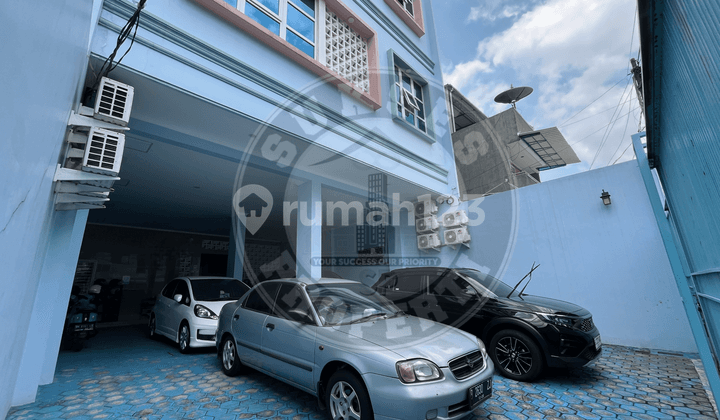 2 Menit ke Jl.raya Mangga Besar! Kost Eksklusif Ada Lift,Bangunan Besar 800 M², Carport 8 Mobil - Aset Premium Pusat Kota