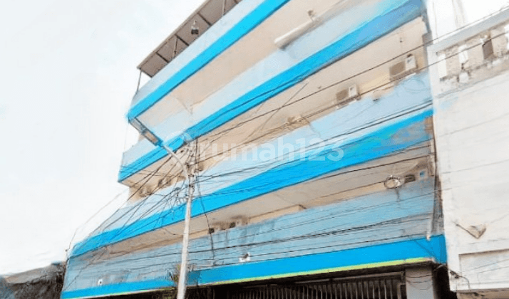 Hanya 600 m ke TRISAKTI Kost Besar 60 Kamar Full Terisi, ROI 9% Akses Jalan 2 Mobil OMSET 1,078 M/THN di Tomang Tawakal, Jakbar Kawasan Dekat Kampus, Perkantoran, Rumah Sakit, Halte Busway