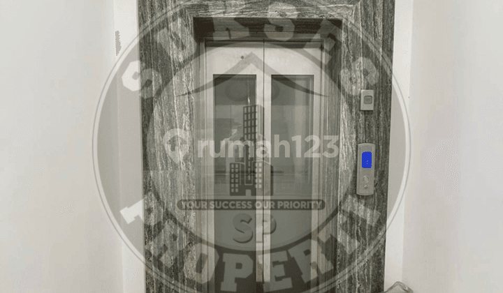 Ada Lift, Carport 8 Mobil, Kost Ekslusif 26 Kamar, Omset 731 Jt/Tahun di Mangga Besar