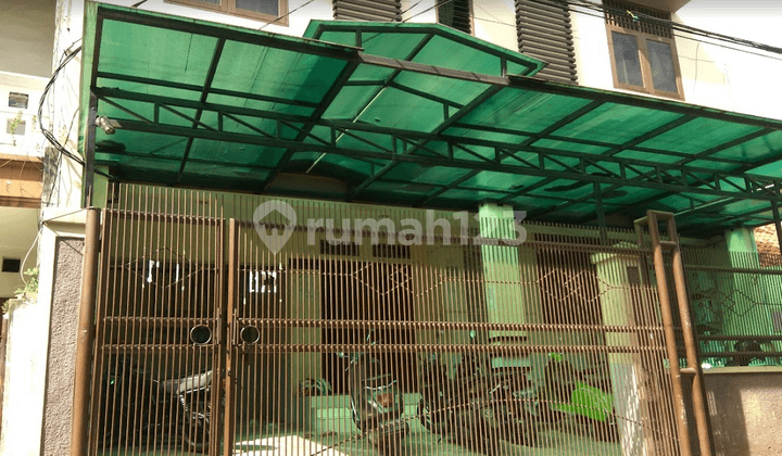 Full Terisi & Km Dalam Semua Unit, Kost 31 Kamar Bangunan Besar 600 M² 3½ Lantai, Fasilitas Kamar Super Lengkap, Demand Tinggi karena Lokasi Emas 5 Menit ke Untar-Trisakti, Income 52,5 Juta/Bulan, Properti Cashflow Kuat di Grogol Jakarta Barat