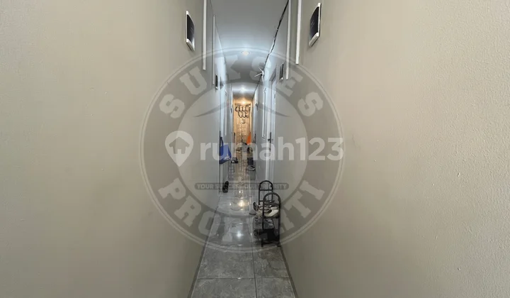 Hanya 50 M ke Jl Raya Mangga Besar, Kos Roi Tinggi 11-13%, Omset 540-564 Jt/Tahun, Kos 25+1 Kamar Full Terisi