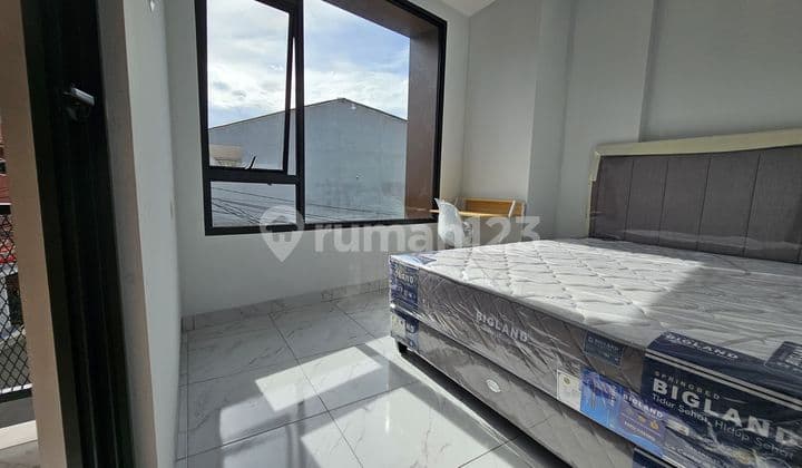 Turun Harga Hanya 1 Menit ke MRT Cipete, Roi Tinggi 10-12%, Kos Eksklusif Baru Premium 22 Kt Full Terisi Bangunan Kokoh Kontraktor Punya, Full Furnished Eksklusif! Hot Deals Top Strategis di Jakarta Selatan