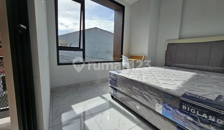 Turun Harga Hanya 1 Menit ke MRT Cipete, Roi Tinggi 10-12%, Kos Eksklusif Baru Premium 22 Kt Full Terisi Bangunan Kokoh Kontraktor Punya, Full Furnished Eksklusif! Hot Deals Top Strategis di Jakarta Selatan