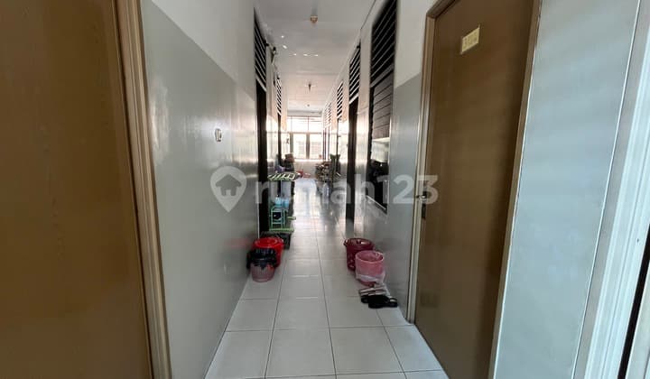Hot Deal! Kost produktif 26 kamar di Karang Anyar Jakpus, lokasi strategis dekat pusat bisnis & perbelanjaan. Investasi langsung jalan, omset terjamin! Akses Jalan 2 Mobil, ROI 9%