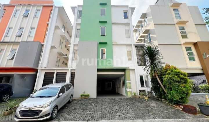 Harga Drop Dari 7,6 M ke 6,9M! Omset Stabil 500 Jt/Tahun, Potensi Tembus 900 Jt, Roi Mantap 8-10%! Kost Mewah Fasilitas Hotel 24 Kamar di Karawaci