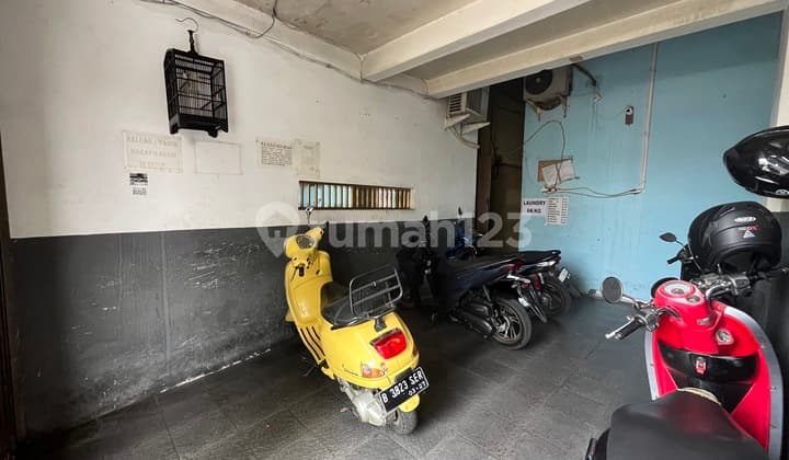 Jual Cepat Kost 30 Kamar Full Furnish Jln 2 Mobil di Kramat Senen