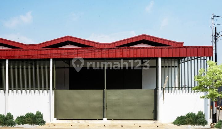 Gudang baru di dalam kawasan depan tol dekat pik 2 termurah