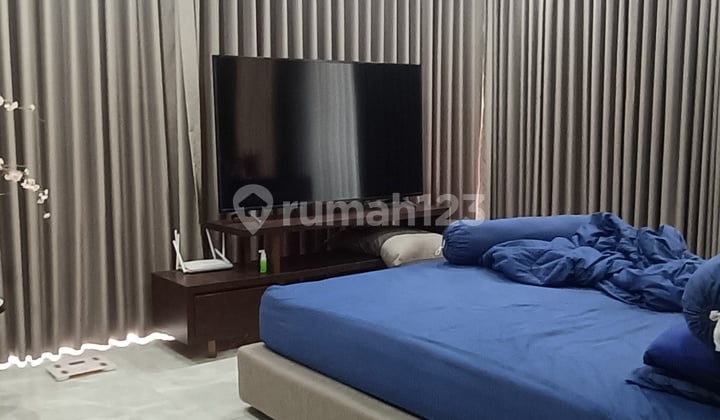 Jual Rumah Bagus 4 Lantai & Minimalis ( Lift & Pool ) Pondok Betung ) Tangerang Selatan