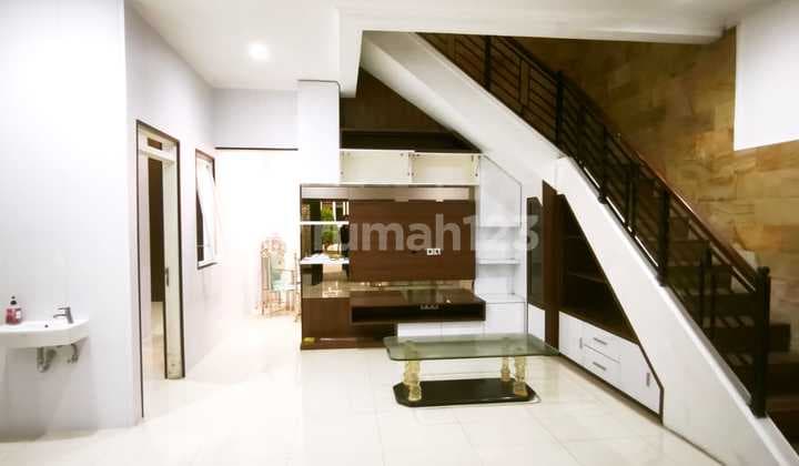 Furnished 2-Story House for Rent in Singgasana Pradana