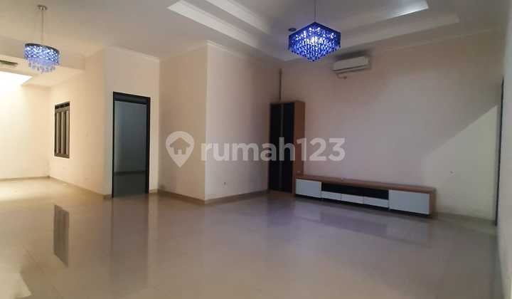 Rumah Semi Furnished Singgasana Cluster Favorite