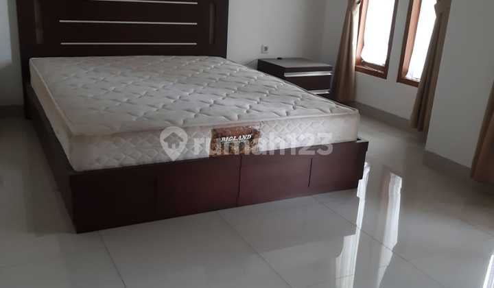 DISEWAKAN RUMAH SETRADUTA FURNISHED 2 LANTAI 4BR