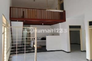 Rumah Hook Baru Renovasi di Taman Holis Indah