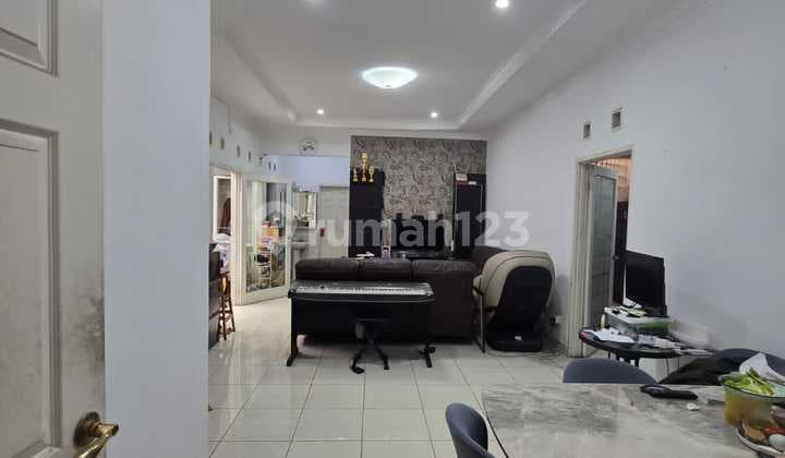 For Sale: Ready-to-Occupy and Comfortable House in Singgasana Pradana Mekar Wangi, Bandung City