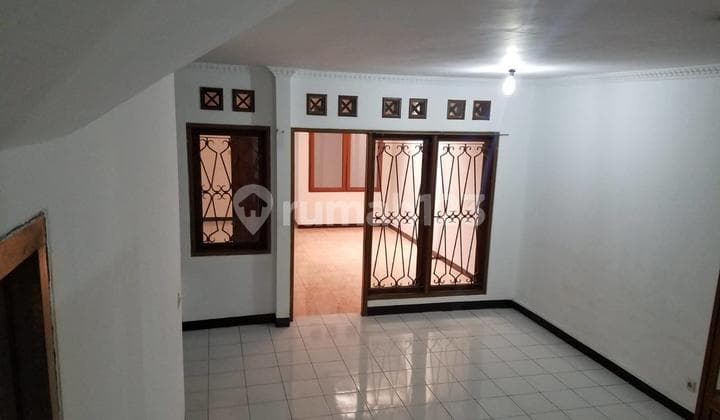 Disewakan Rumah Siap Huni di Komplek Setraduta Setra duta Bandung