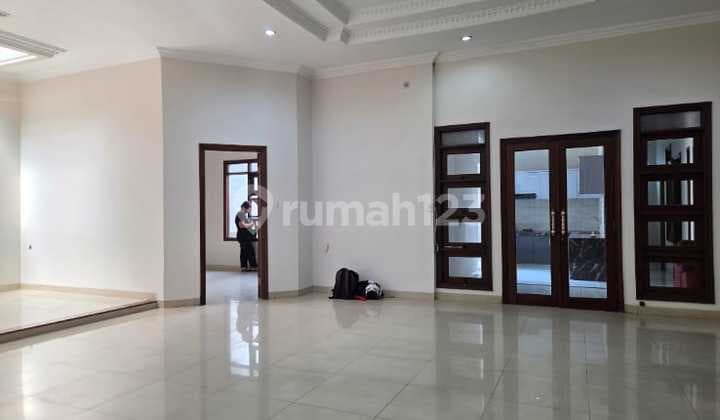 Dijual Rumah Nyaman dan Siap Huni di Kompleks Perumahan Singgasana Pradana Mekar Wangi Bandung Kota