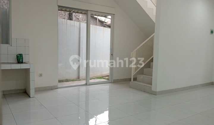 Dijual Rumah 2 Lantai Siap Huni di Kopo Permai Bandung