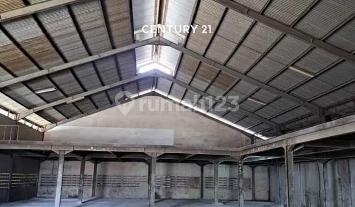 Strategic Warehouse and Office with Employee Mess in Kebayoran Lama