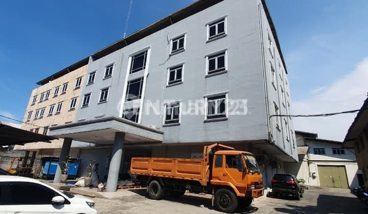 Dijual Kantor 4,5 Lantai Berikut Gudang Container 40 Feet