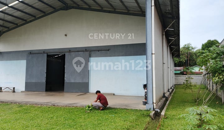 Gudang Strategis Depan Sekolah di Jl Karadenan Cibinong Bogor