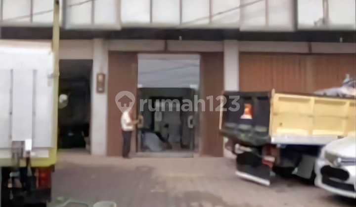 Gedung Ex Kantor Bagus Strategis di Moch Toha Bandung