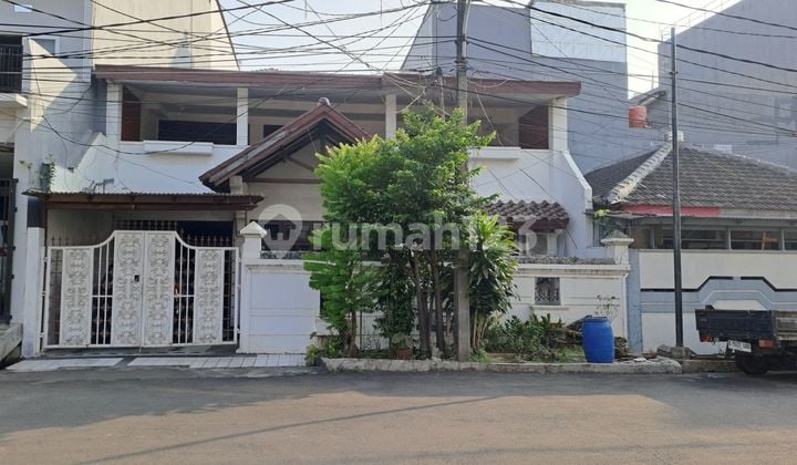 House, in Muara Karang