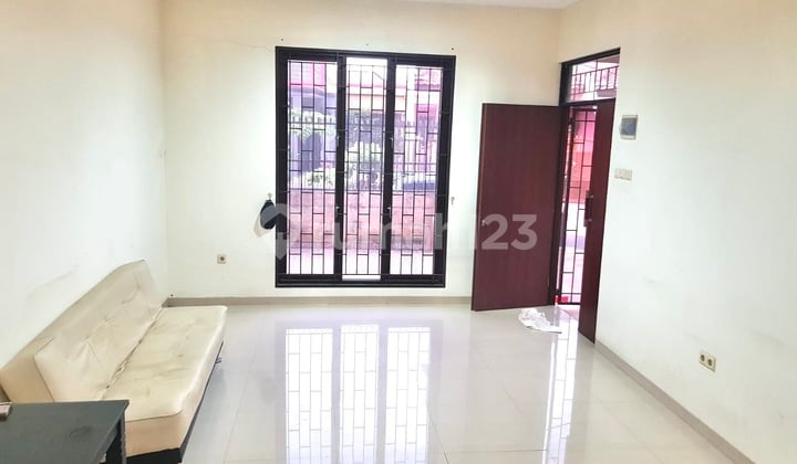 Rumah, 2 Lantai, di Kav Dki