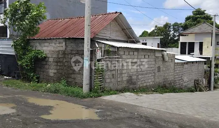 Land for Sale, Spacious and Strategic Location on Sedap Malam Street Near Sanur