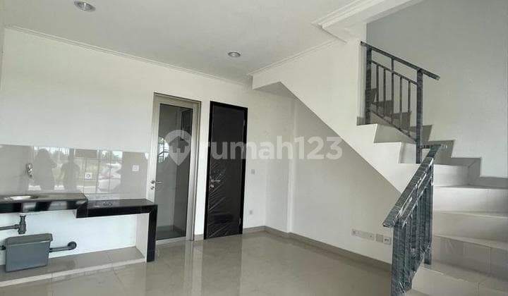 Disewakan Rumah Baru Pik2, 3 Lantai, Ukuran 4,5x10